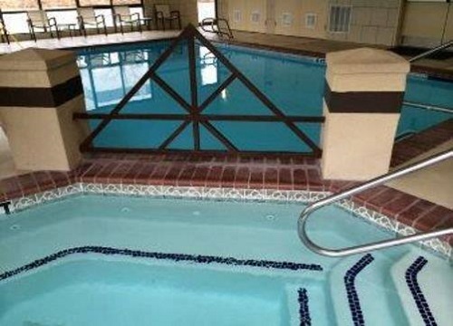 Baymont Inn Suites Provo River pool